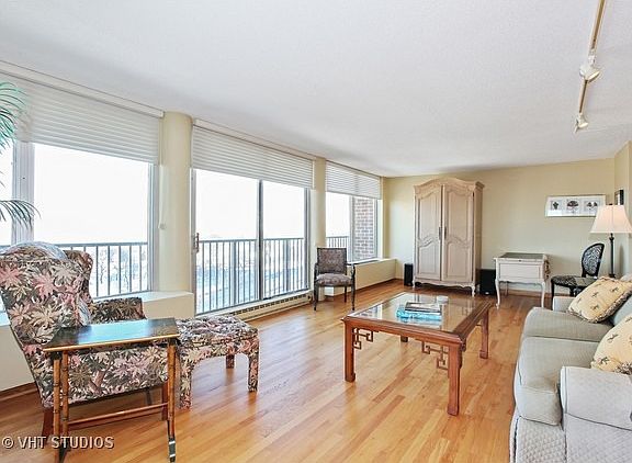 4th image of 4170 N Marine Dr APT 10B