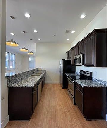 5th image of 611 Julia St #B