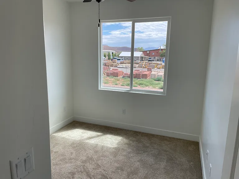 322 N 2480 W — Photo 11