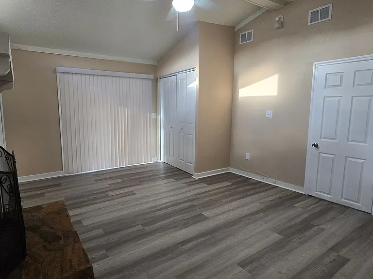 1001 N Bracewell Dr — Photo 6