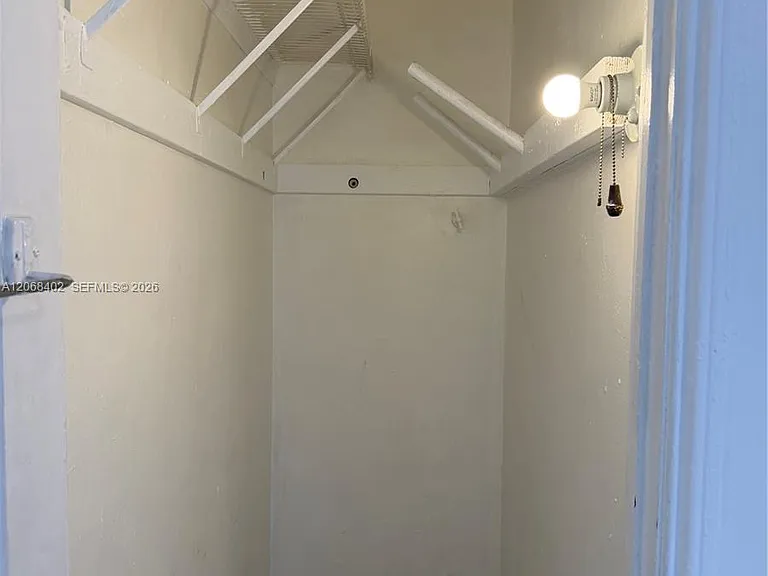 636 SW 8th Ave #636 — Photo 8