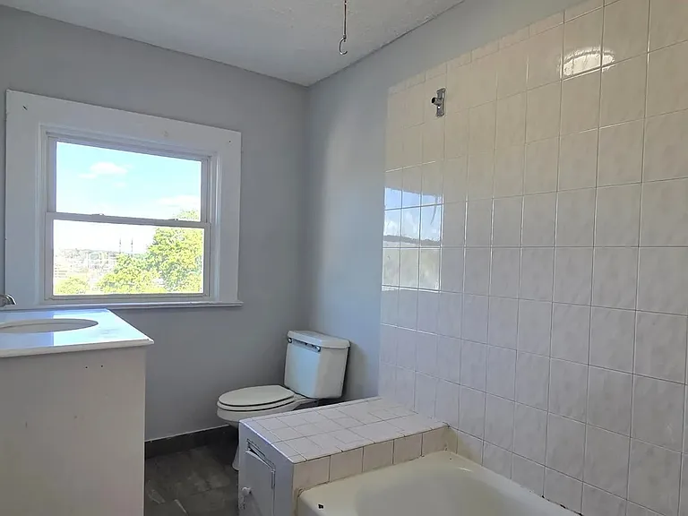 Hall Full Bathroom
