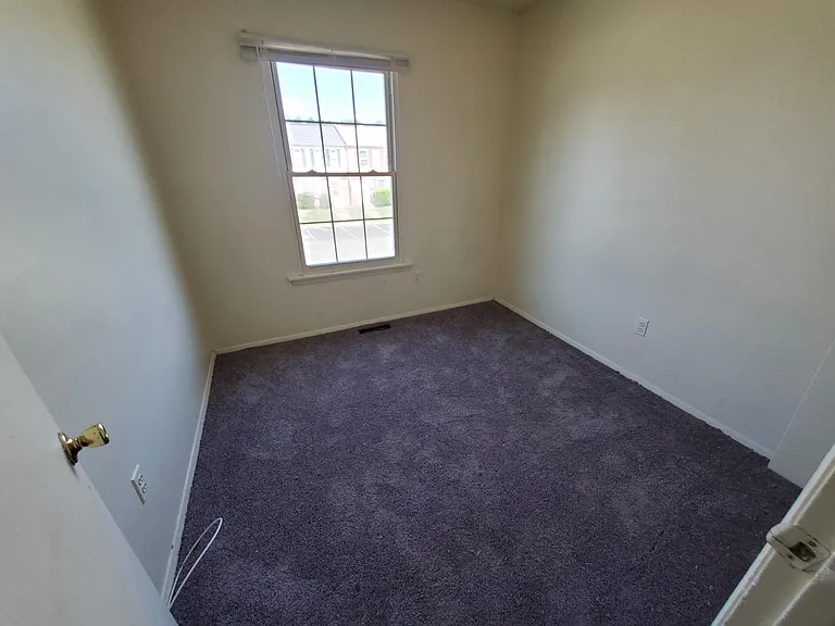 309 Bernie Ct — Photo 4