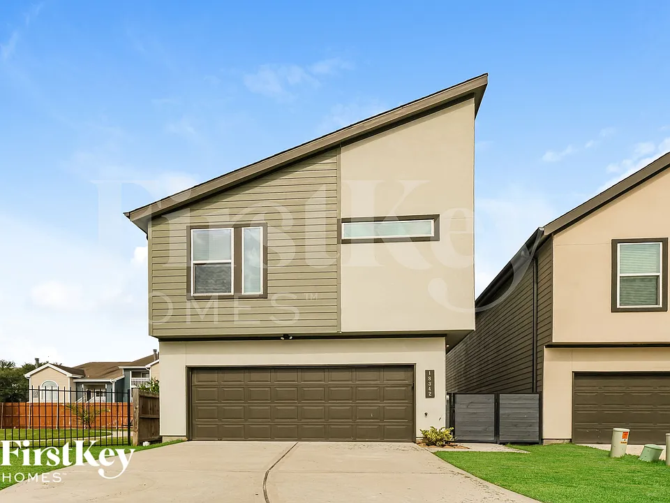 18342 W Centro Cir