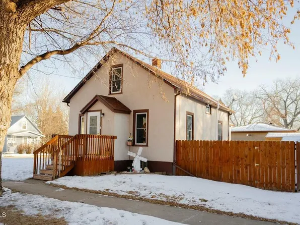 301 6th Ave SW, Jamestown, ND 58401