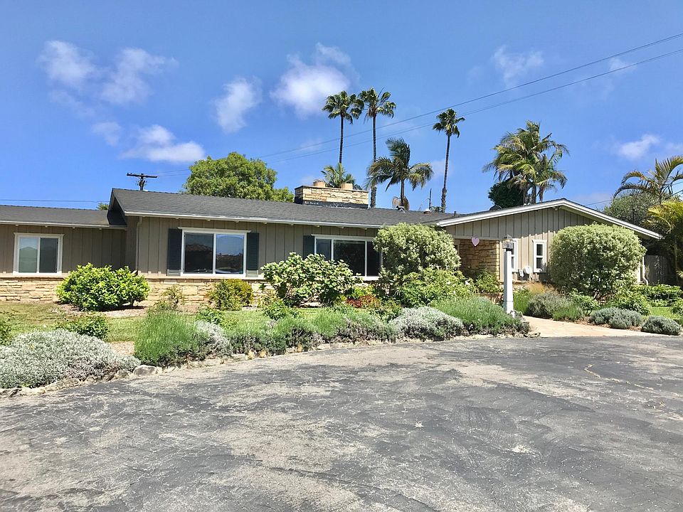 Front yard from Via De Vista