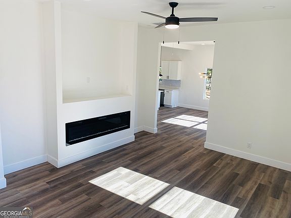3rd image of 545 Shady Ln