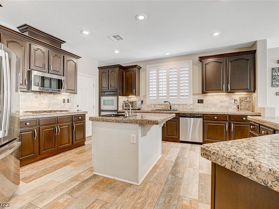 1st image of 17 Blue Valley Dr