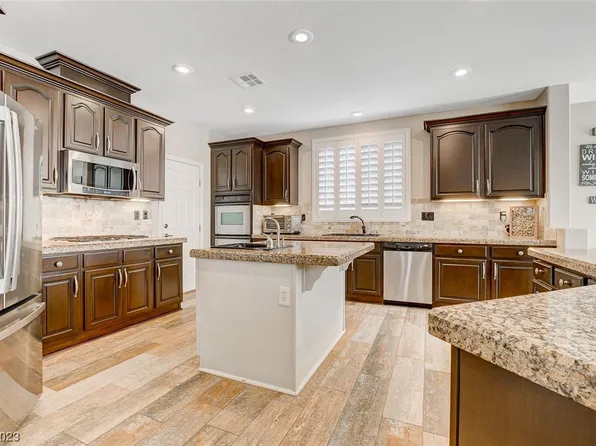 17 Blue Valley Dr, Henderson, NV 89002