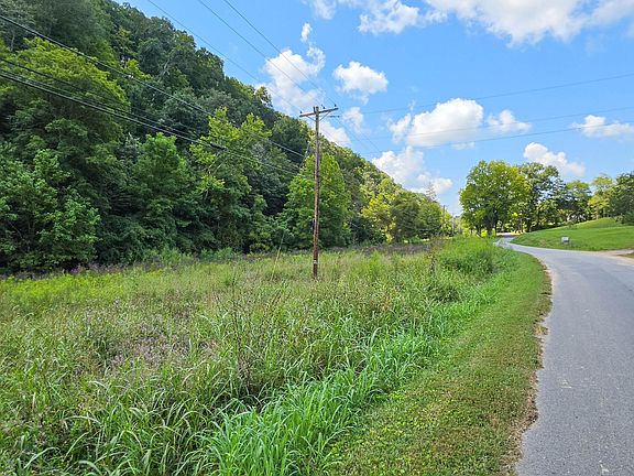 3rd image of 718 Kettle Hollow Rd