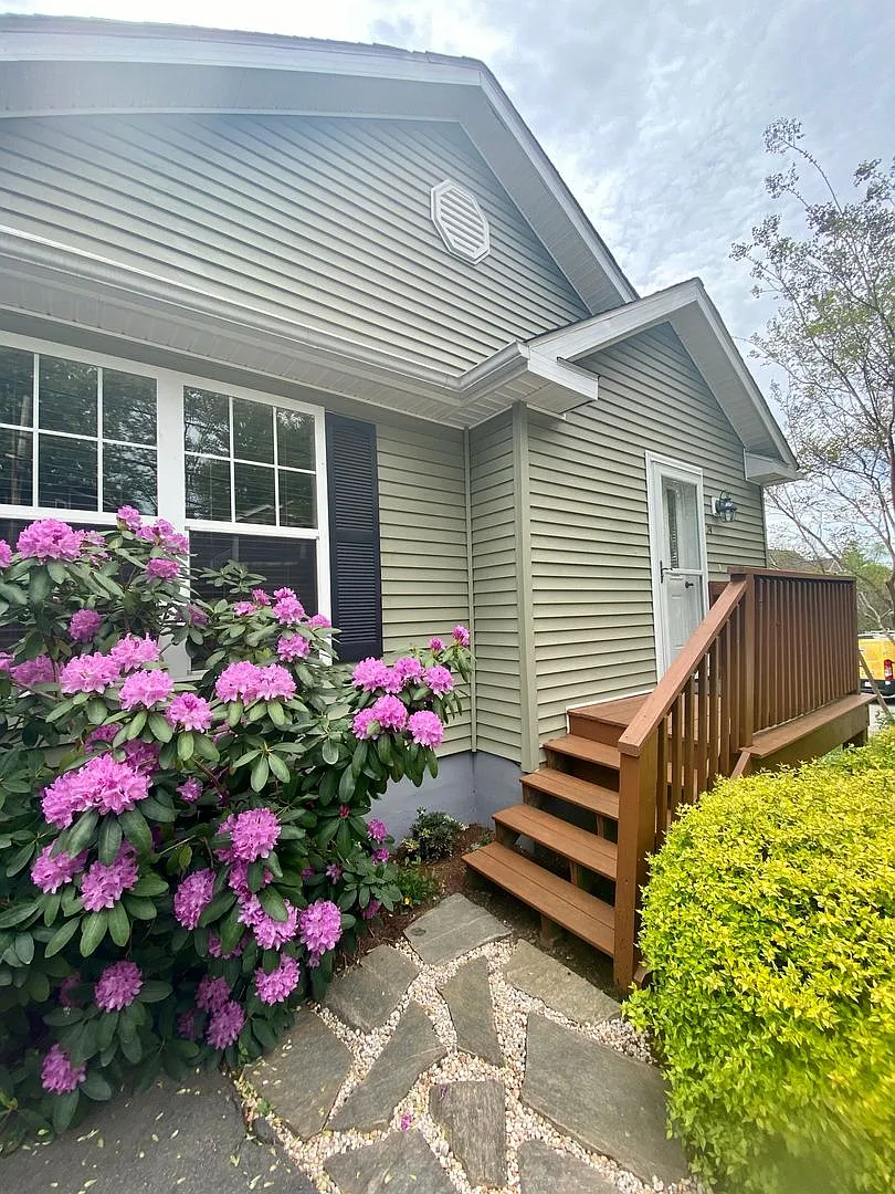 West AVL - Updated 3/2 with huge basement and fenced backyard! — Photo 1
