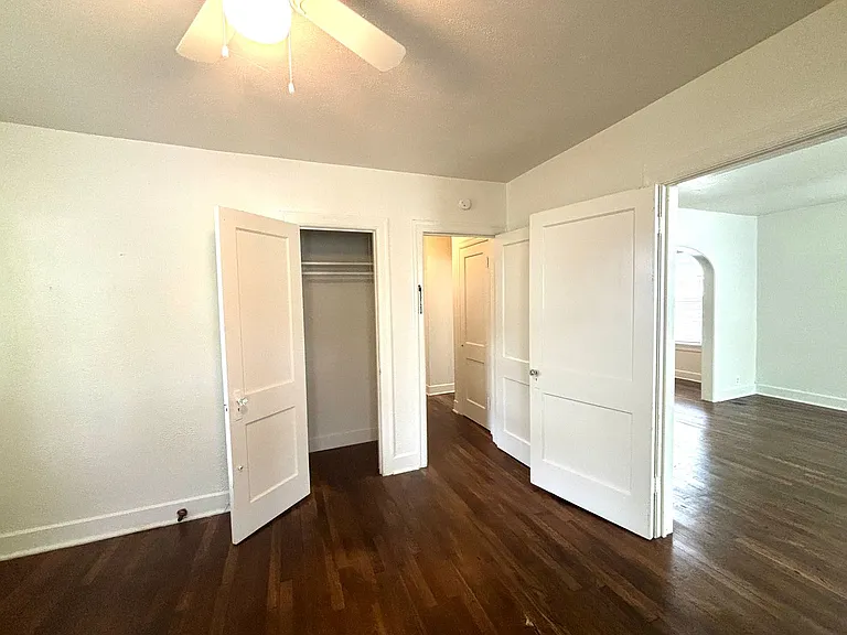 4910 Avenue H — Photo 24