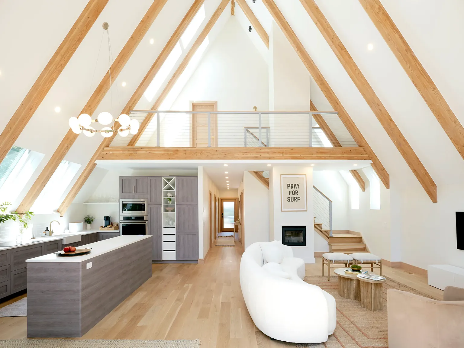 Bright & Modern New Construction Rental in The Hamptons — Photo 2