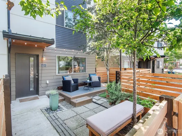 4241 S Greenbelt Station Drive, Seattle, WA 98118