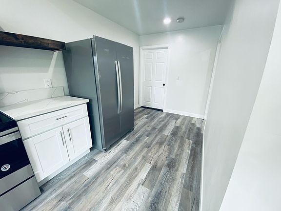 5th image of 647 Avocado Ave