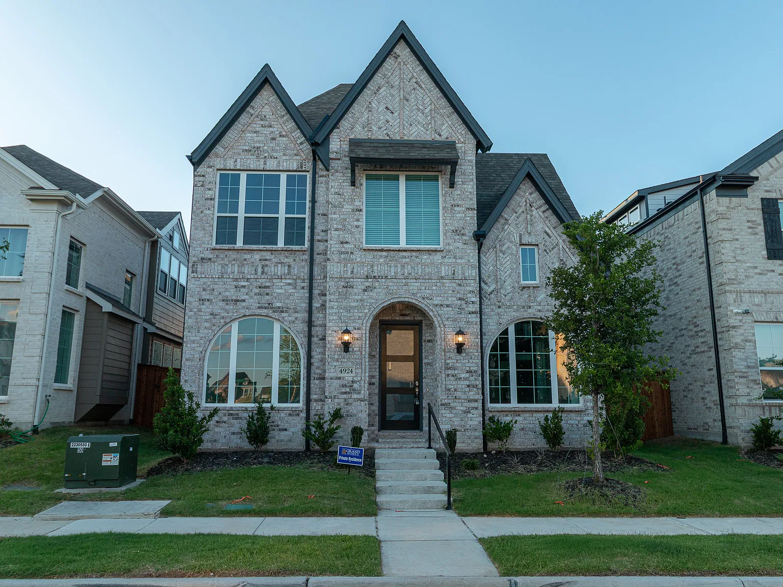 4 bed, 3.5 bath, 3479 sqft, $3,550 — Photo 2