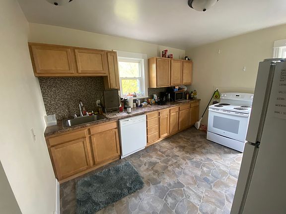 2nd image of 1020 E 6th St #2