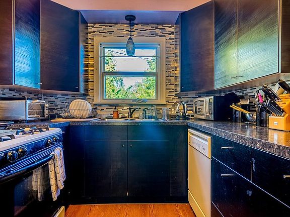 2nd image of 415 W Daws St #1