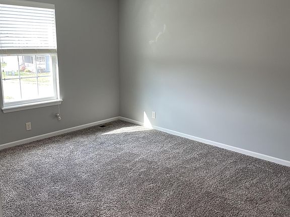 3rd image of 701 SW Powell Dr