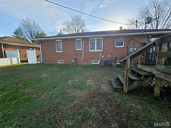 4th image of 143 Reno Ave