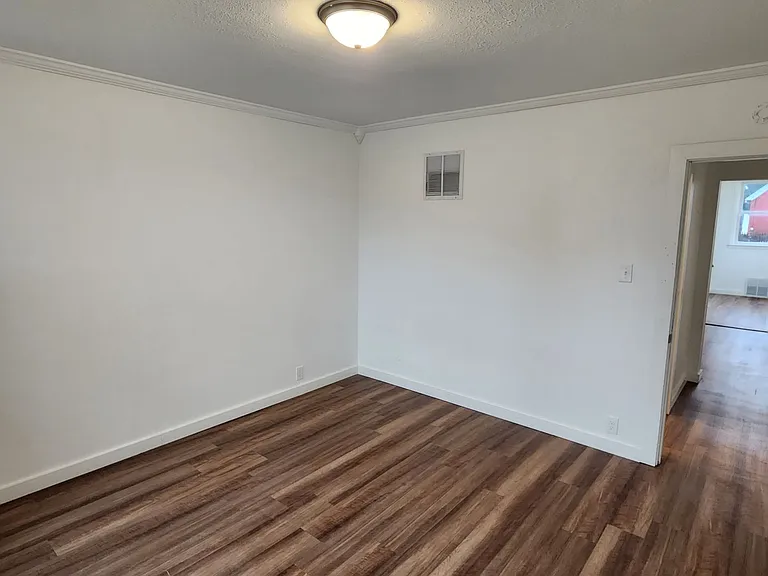 2320 Howe St — Photo 35