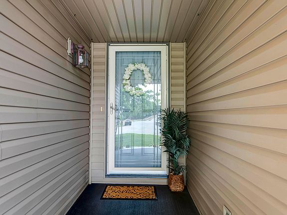 4th image of 5574 W David Street W