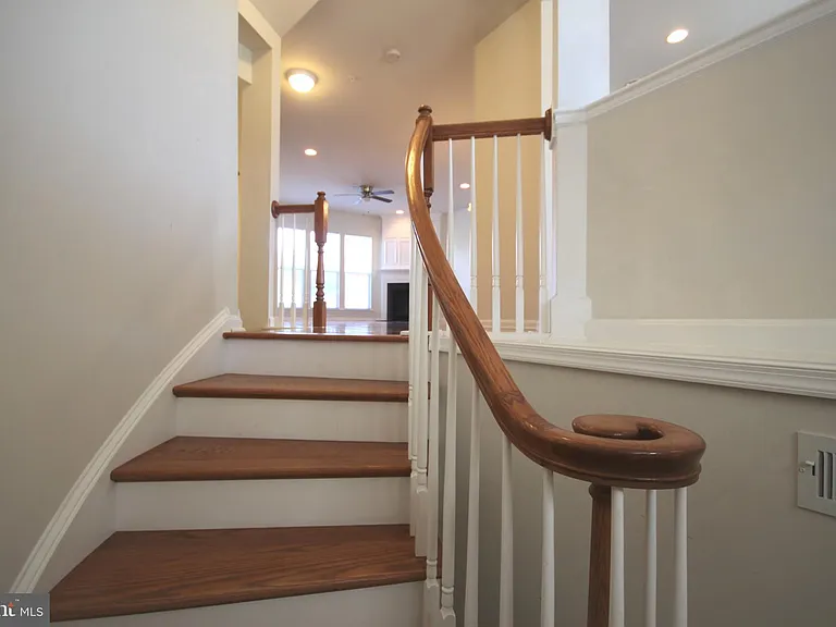 515 Ellison Dr — Photo 5