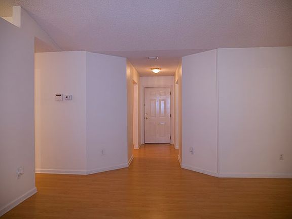 4th image of 58 Langdon Dr