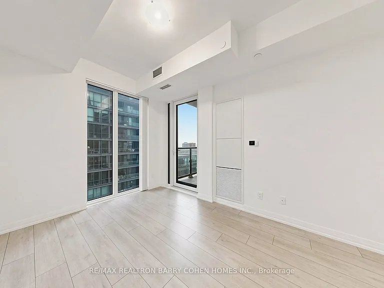 400 King St W #1922 — Photo 11