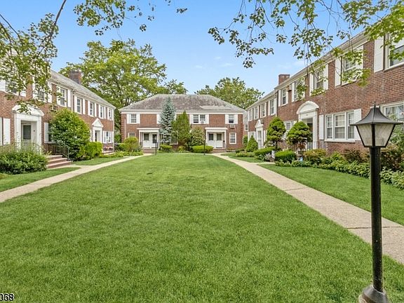2nd image of 269 A Elmwood Ave #269A