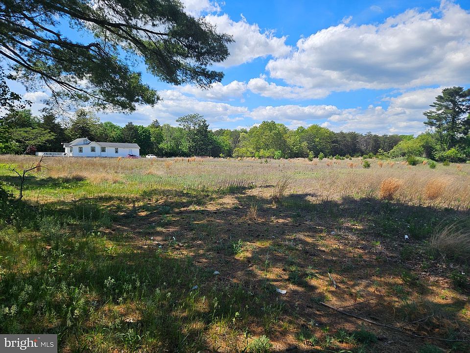 2nd image of 1252 W Oak Rd