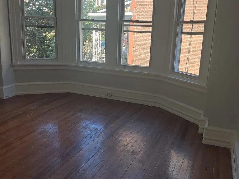 435 E Walnut Ln #1 — Photo 9