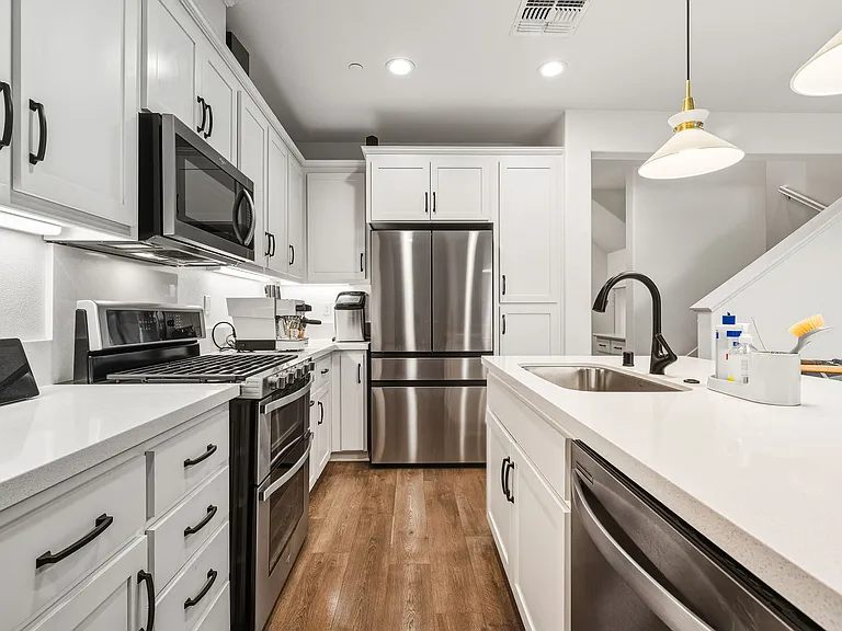 1304 Bloom Ln — Photo 10