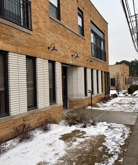 6615 N Milwaukee Ave #5 — Photo 1
