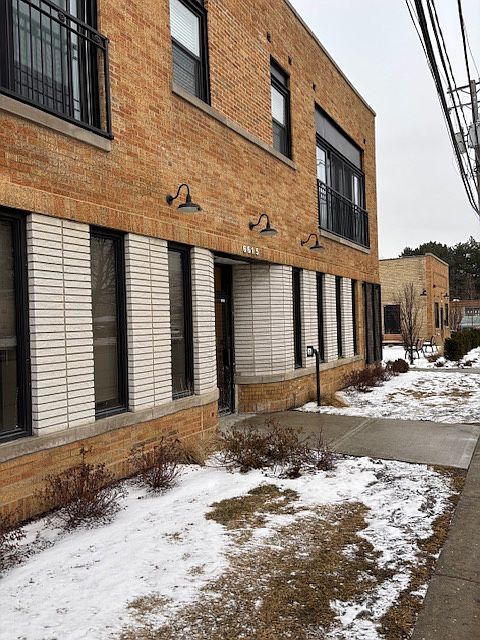 1st image of 6615 N Milwaukee Ave #5