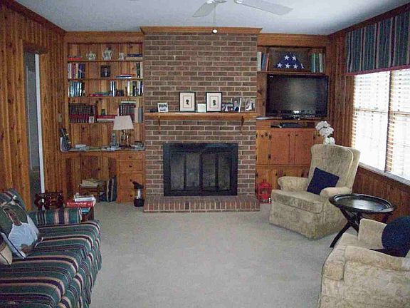 3rd image of 504 Lakeview Dr