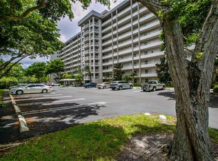 575 Oaks Ln APT 206, Pompano Beach, FL 33069
