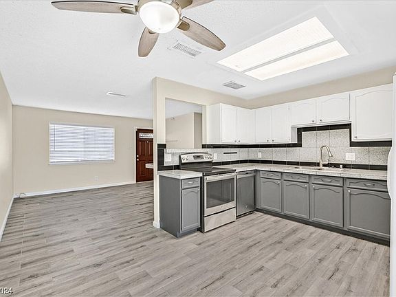5th image of 2557 Eagle St