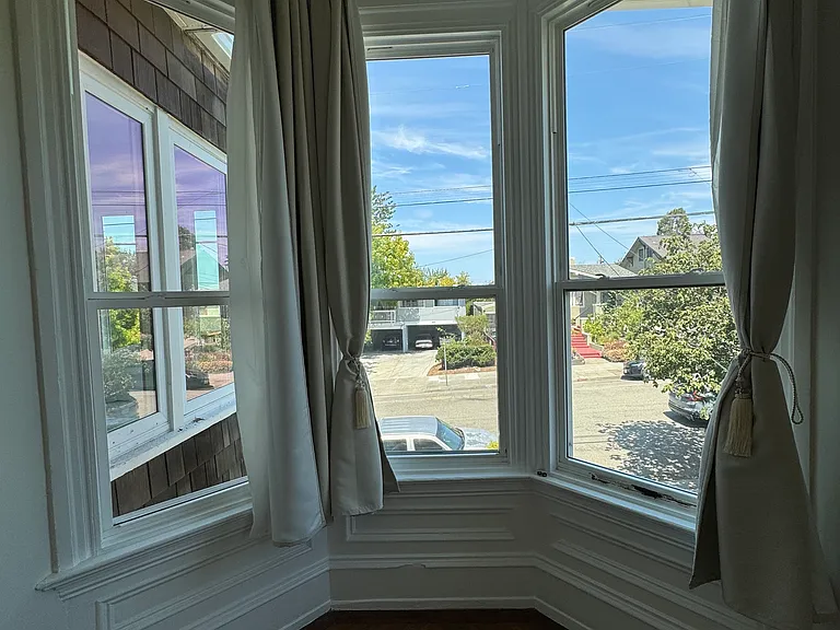 Master bedroom - Original 1900s wood flooring