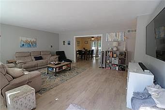 4th image of 1051 Westbury Dr