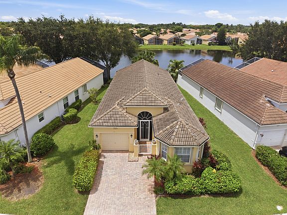3rd image of 7229 Cataluna Circle