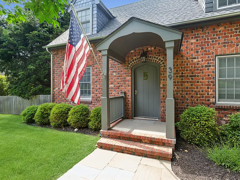 39 Linden Ln — Photo 26
