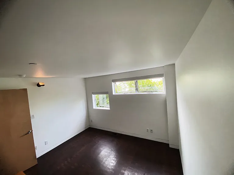 208 S Venice Blvd #B — Photo 32