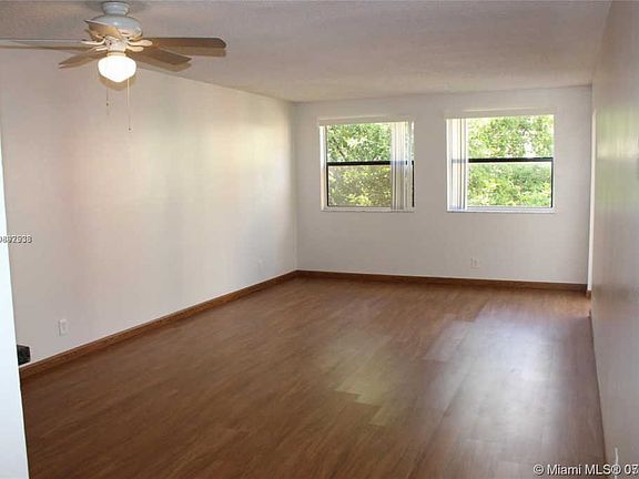 3rd image of 8180 Geneva Ct APT 430