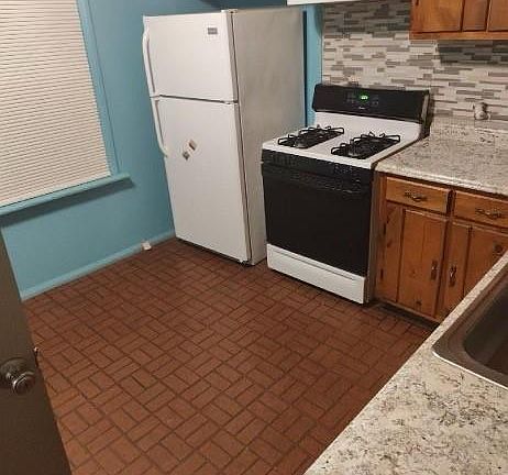 3rd image of 160 Front St #2