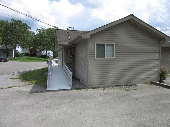 3rd image of 2075 Cravens Dr