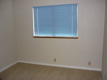 4th image of 1391 Sun Tree Dr