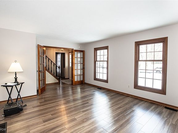2nd image of 1117 Bristol Ln