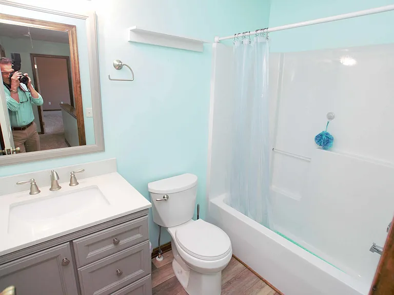 98 Thorndale Cir — Photo 22