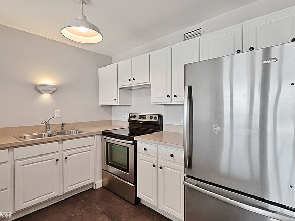 3rd image of 1636 N Wells St APT 412